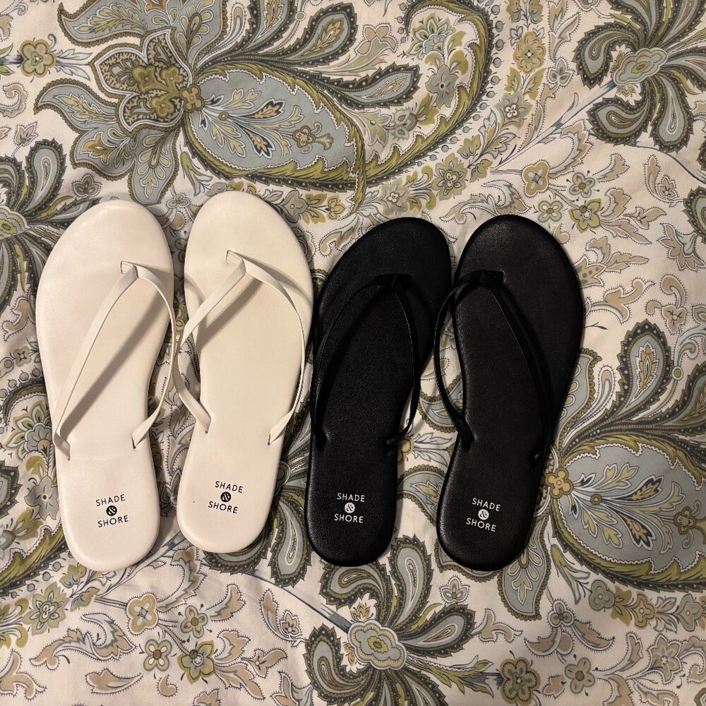 Lot of two Shade & Shore flip flops Sz 9